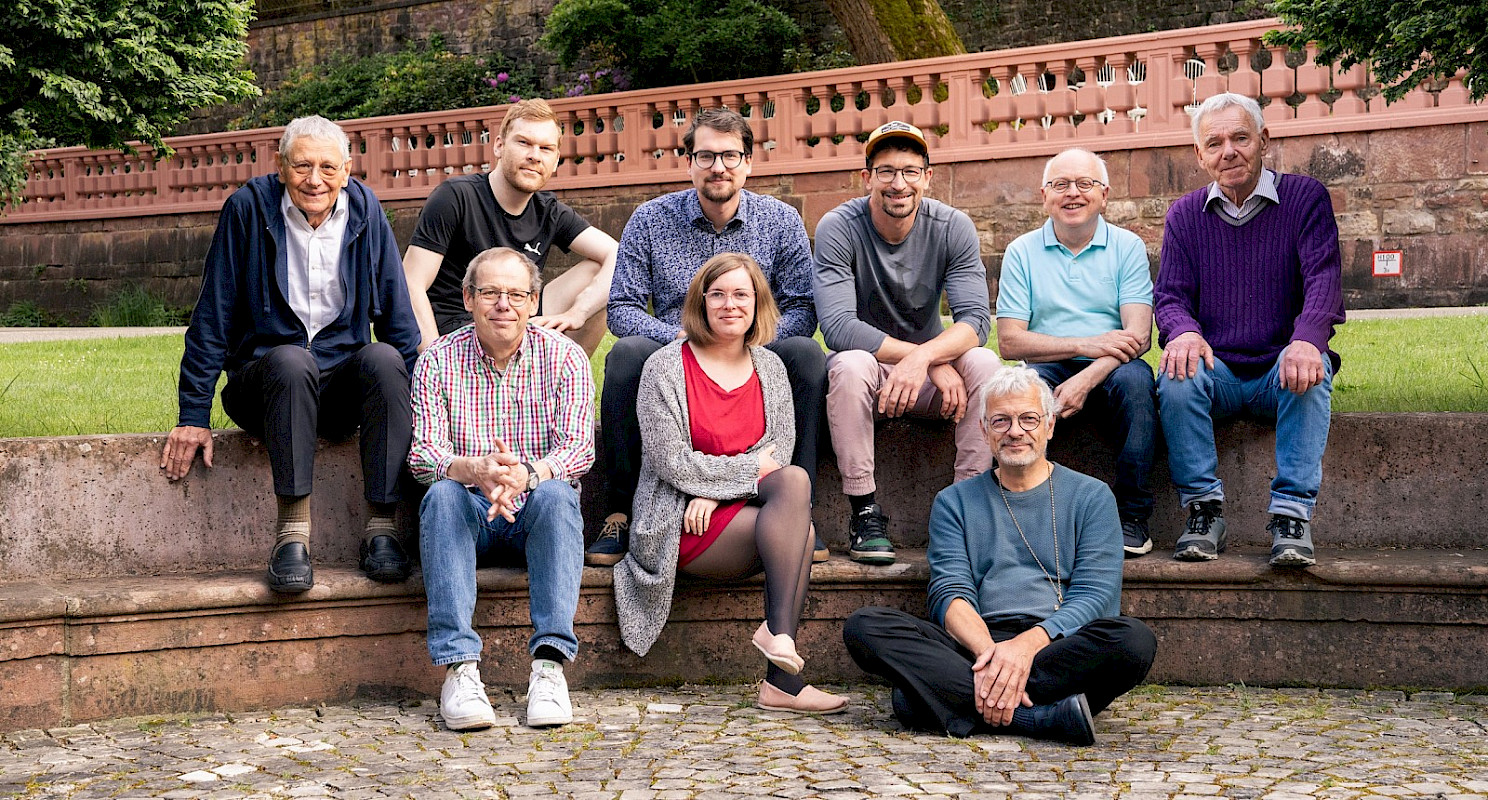 Brüder und Leute der Weggemeinschaft leben gemeinsam im Kloster – © Nora Henker 2024